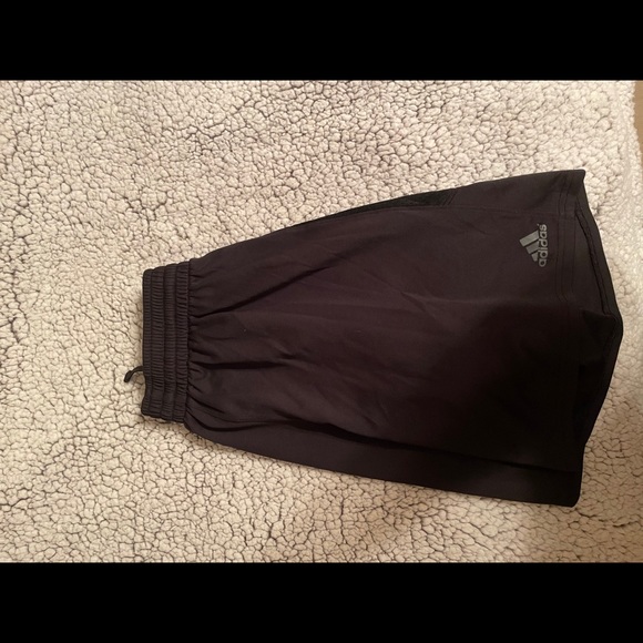Nice adidas shorts - Picture 2 of 2